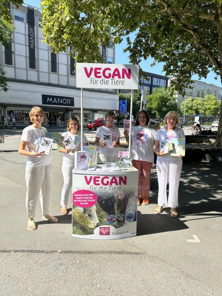 Point d’information sur le véganisme et sur l’immense souffrance animale de l’élevage de masse et d…